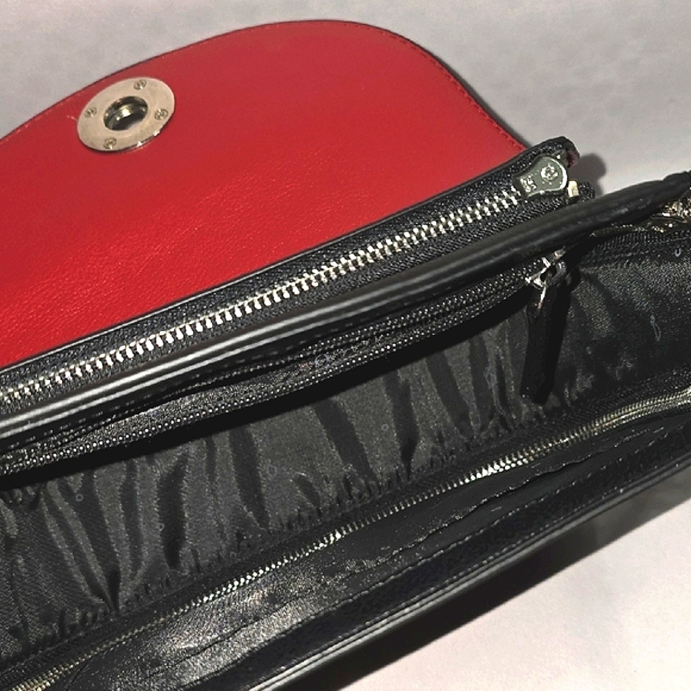 CARPISA Sophisticated Red and Black Hand/Crossbody Bag with Adjustable Strap - Picture 6 of 12